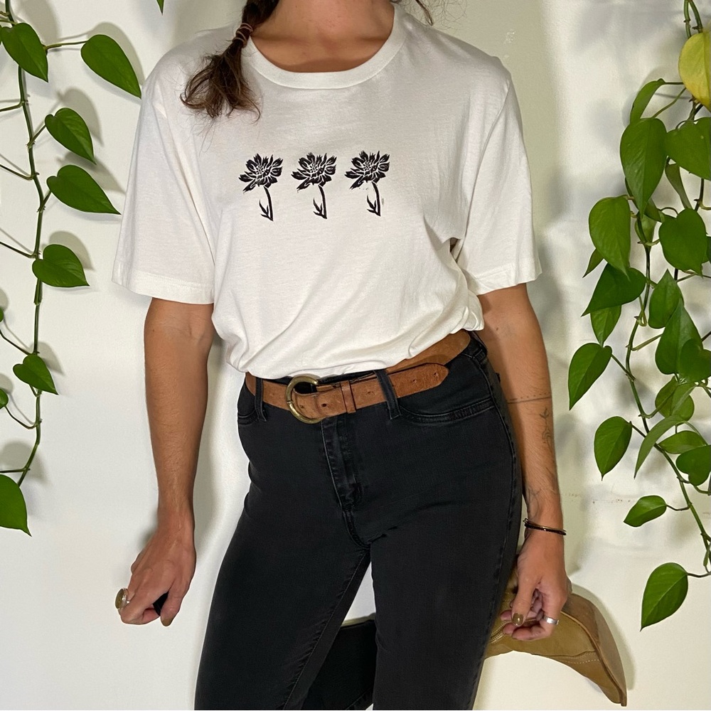 🌹 SOLD 🌹 Cosmos 🌿 printed Bella + Canvas t-shirt